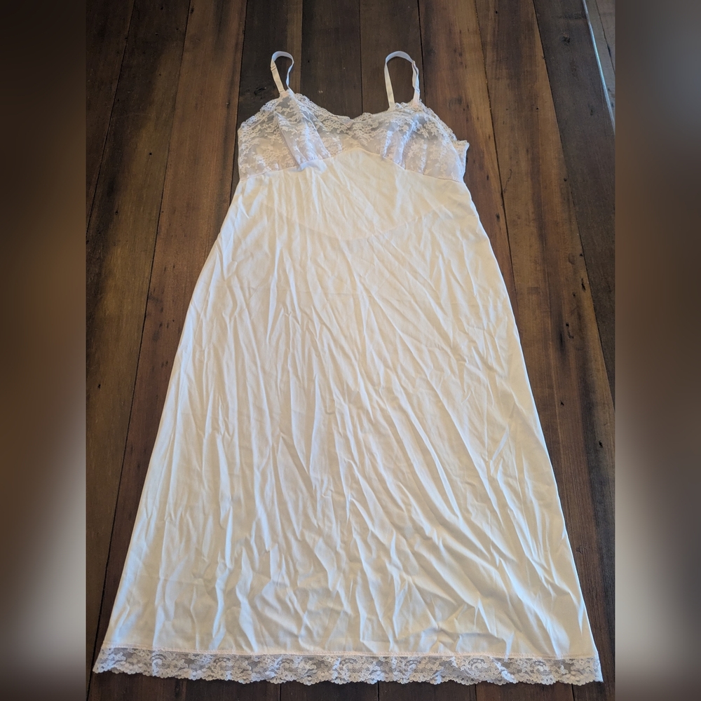 Vintage Pale Pink Nightgown With Lace, No Label‎ (Small-Medium?)